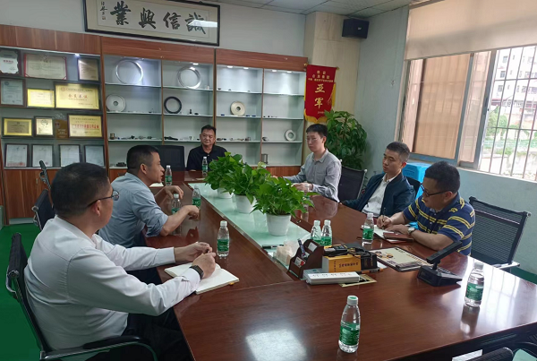 合發(fā)齒輪總經(jīng)理曹小林先生進(jìn)行接待，并做工作匯報(bào)